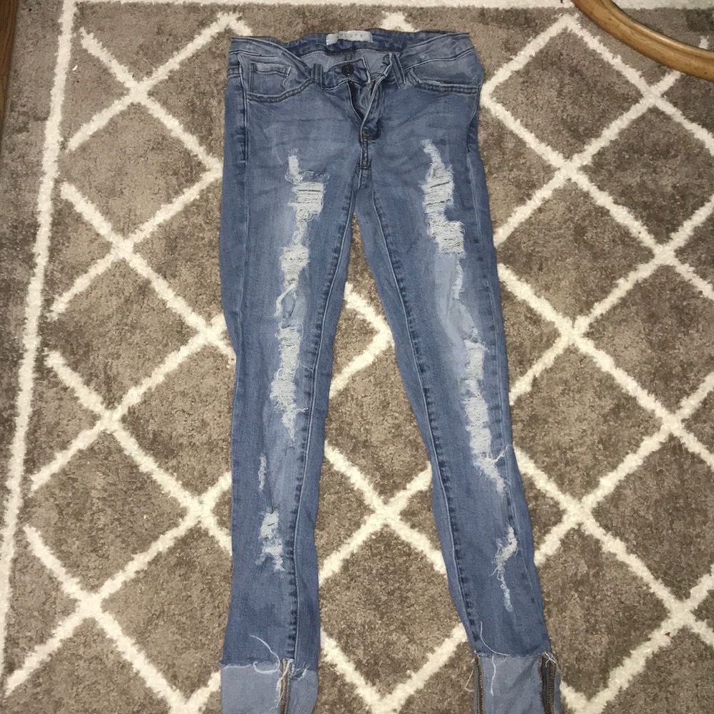 Distressed mid-rise jeggings